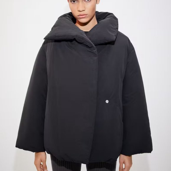 Mango Black Puffer - Picture 2 of 11